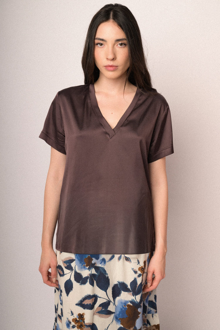 Chocolate satin viscose V-neck basic t-shirt