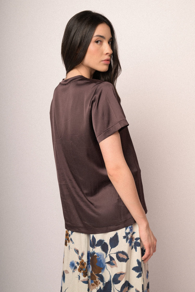 Chocolate satin viscose V-neck basic t-shirt