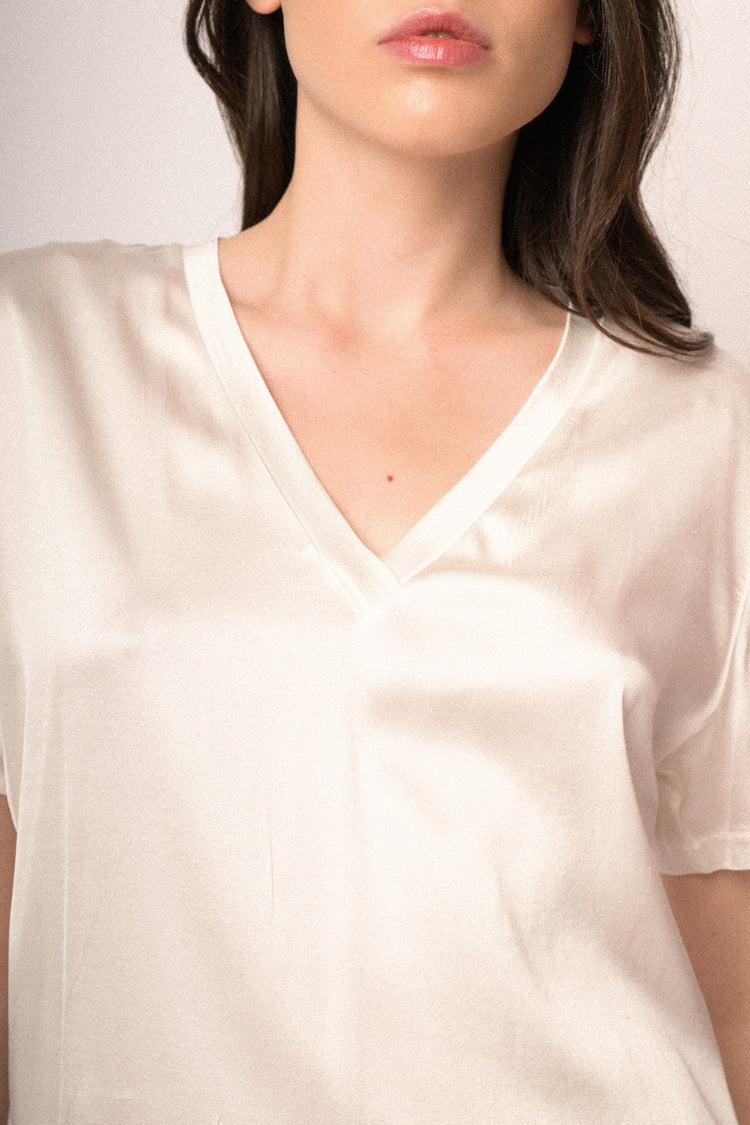 White satin viscose V-neck basic t-shirt