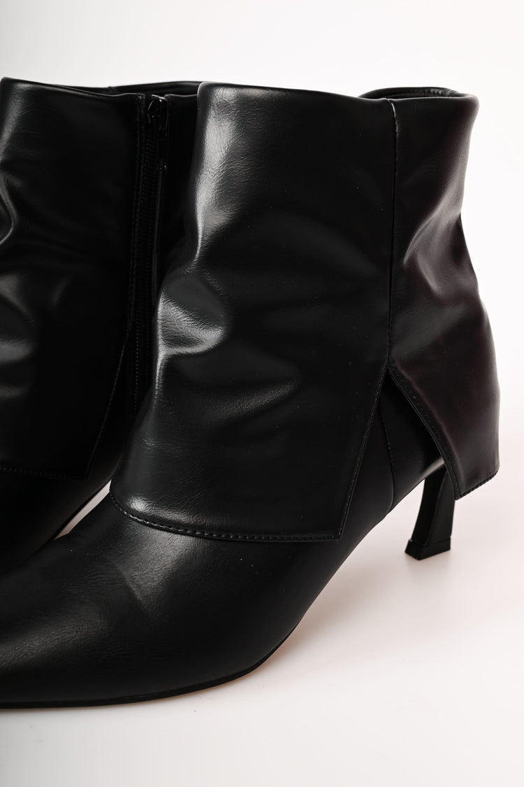 Maxi turn-up ankle boots
