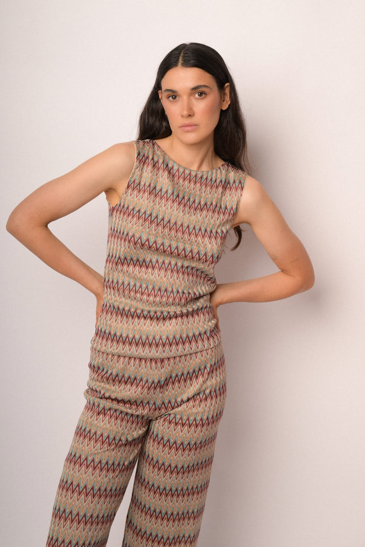 Multicolor zig-zag sleeveless top