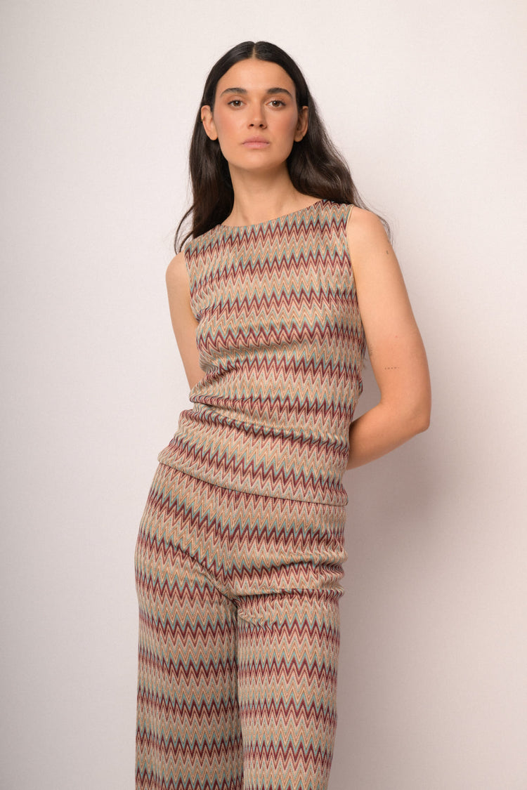 Multicolor zig-zag sleeveless top