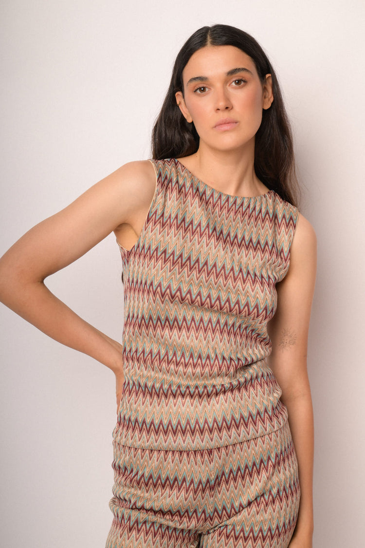 Multicolor zig-zag sleeveless top