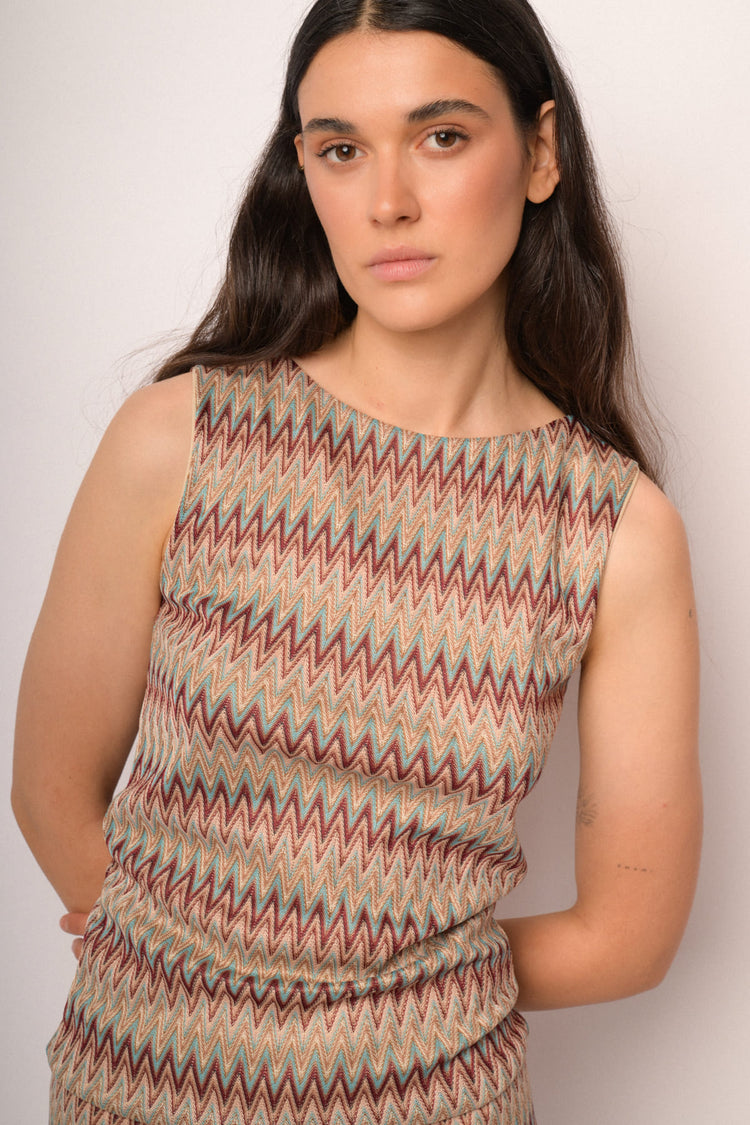 Multicolor zig-zag sleeveless top