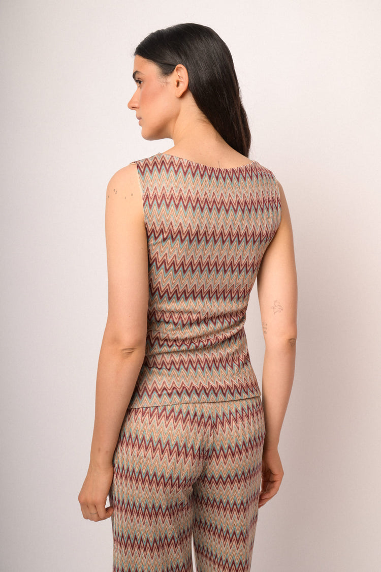 Multicolor zig-zag sleeveless top
