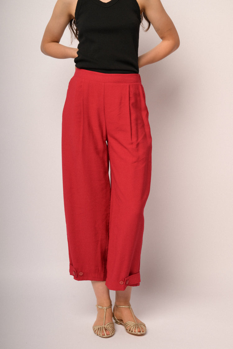 Red cropped trousers with hem buttons
