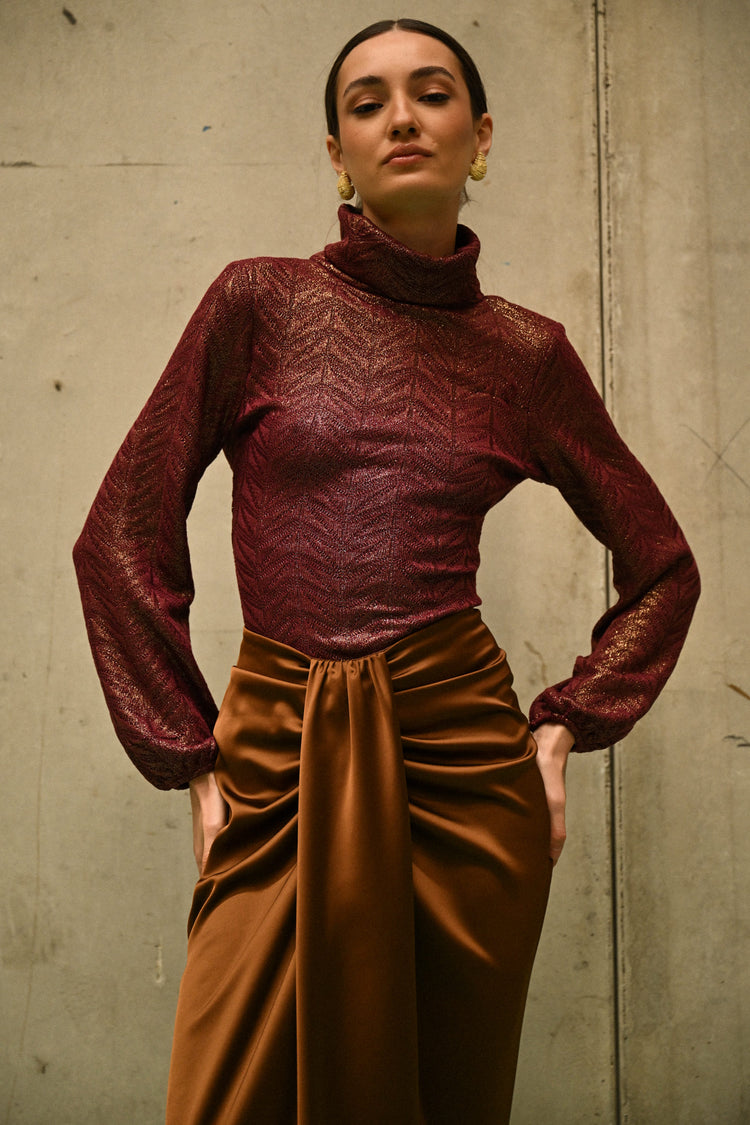 Back cut-out lamé knit turtleneck