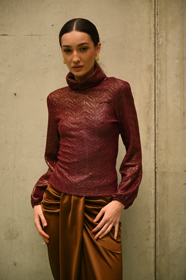 Back cut-out lamé knit turtleneck