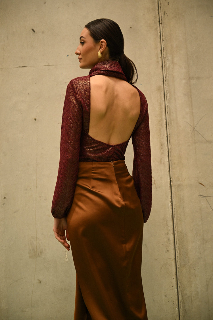 Back cut-out lamé knit turtleneck
