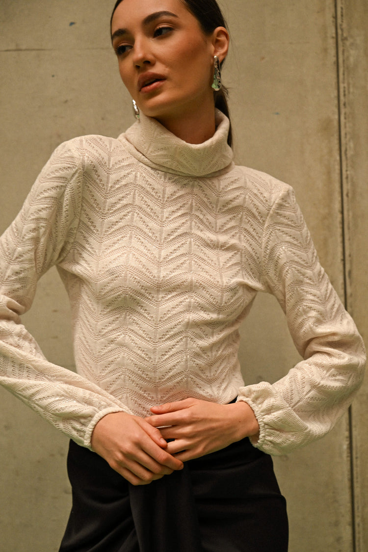 Back cut-out knit turtleneck