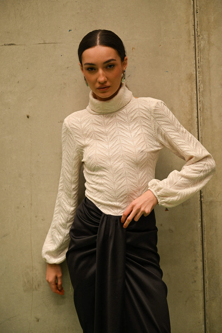 Back cut-out knit turtleneck