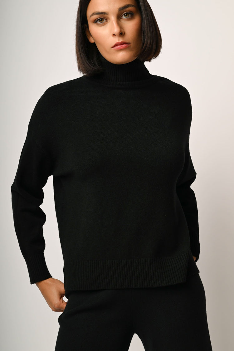 Heart-charm turtleneck