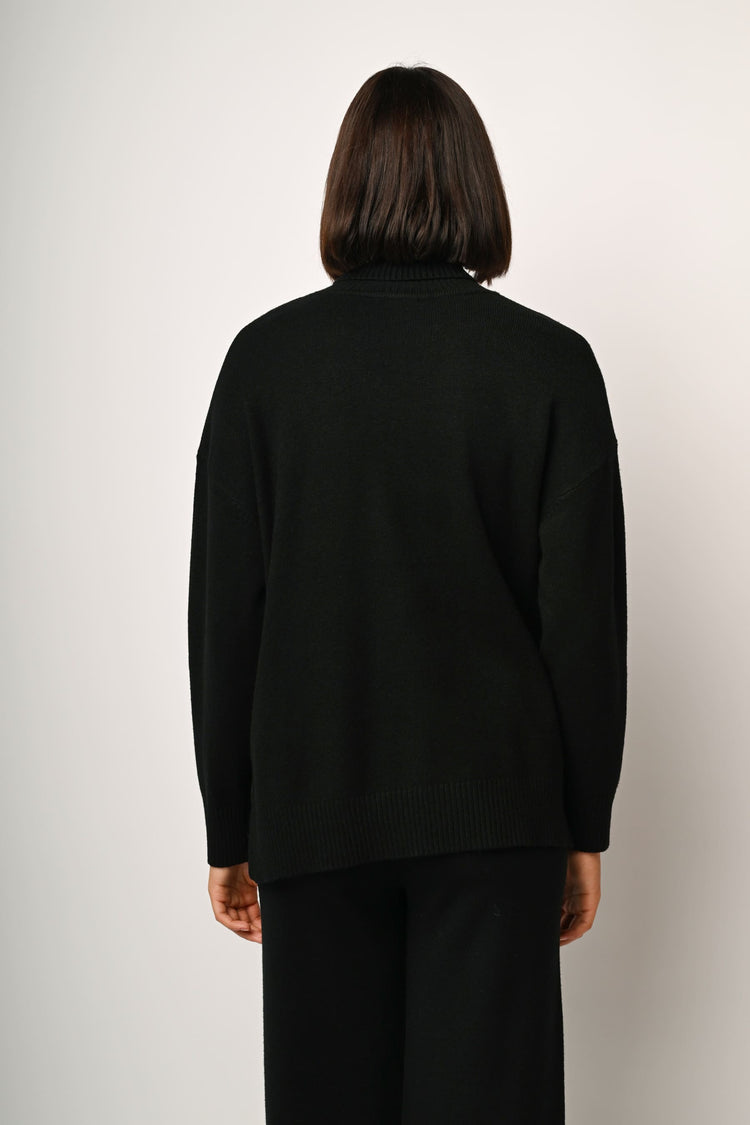 Heart-charm turtleneck