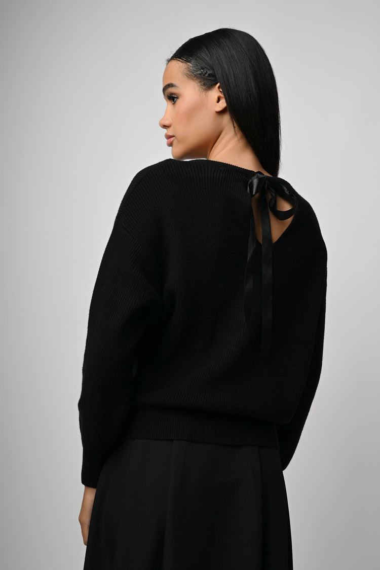 Back bow sweater