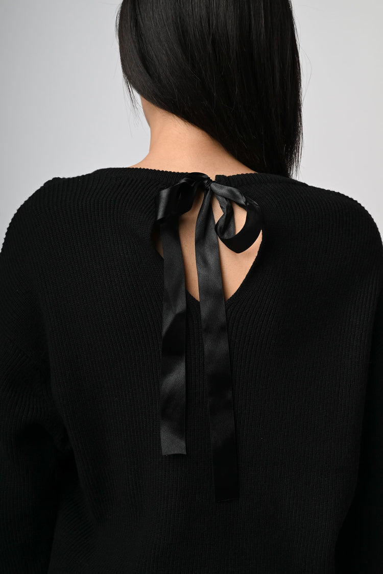 Back bow sweater