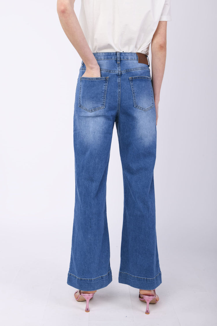 Wide-leg jeans