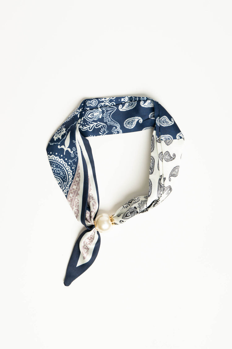 Foulard collana fiore e cachemire