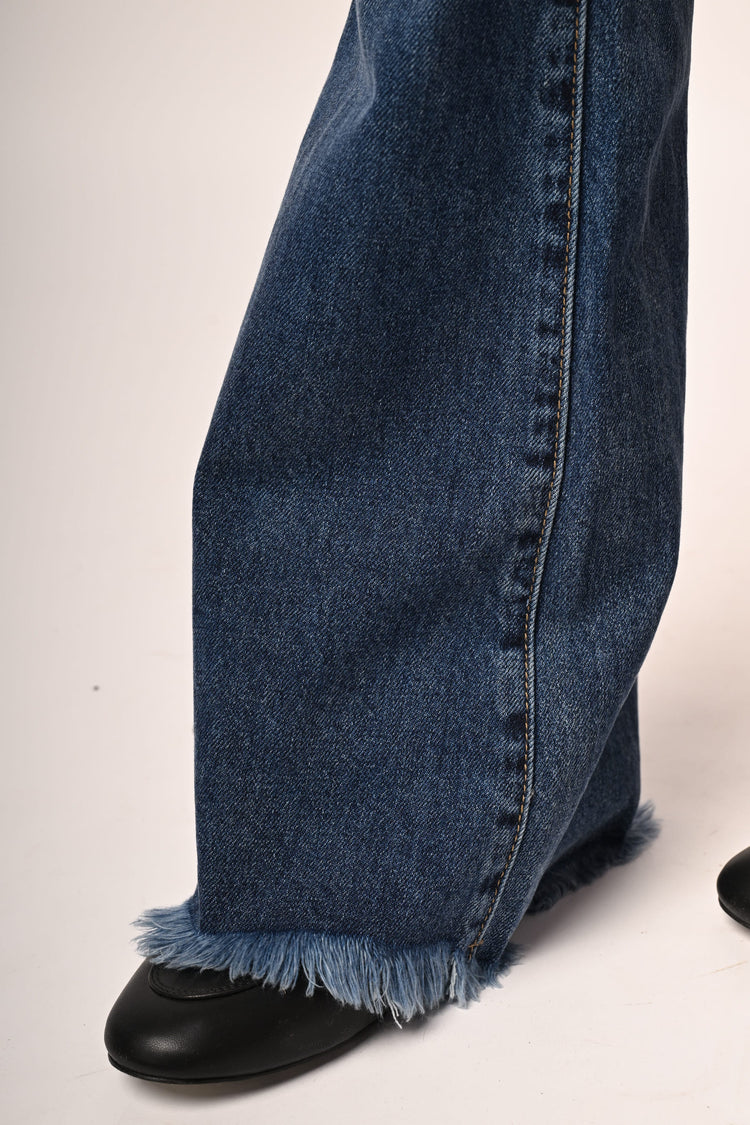 Frayed hem flared jeans