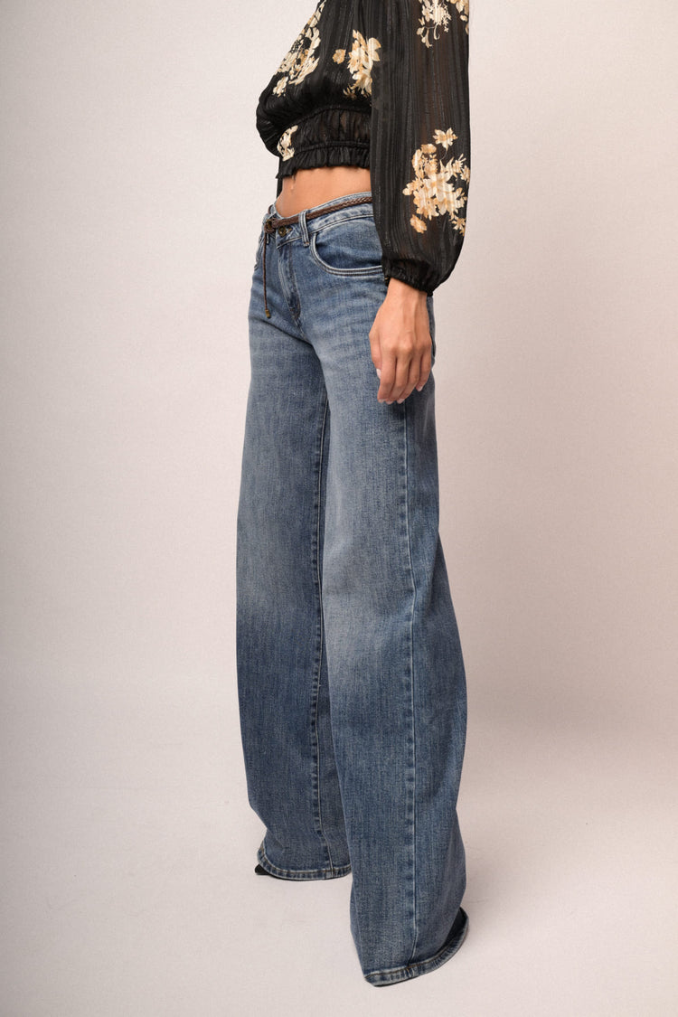 Jeans palazzo chiaro cintura