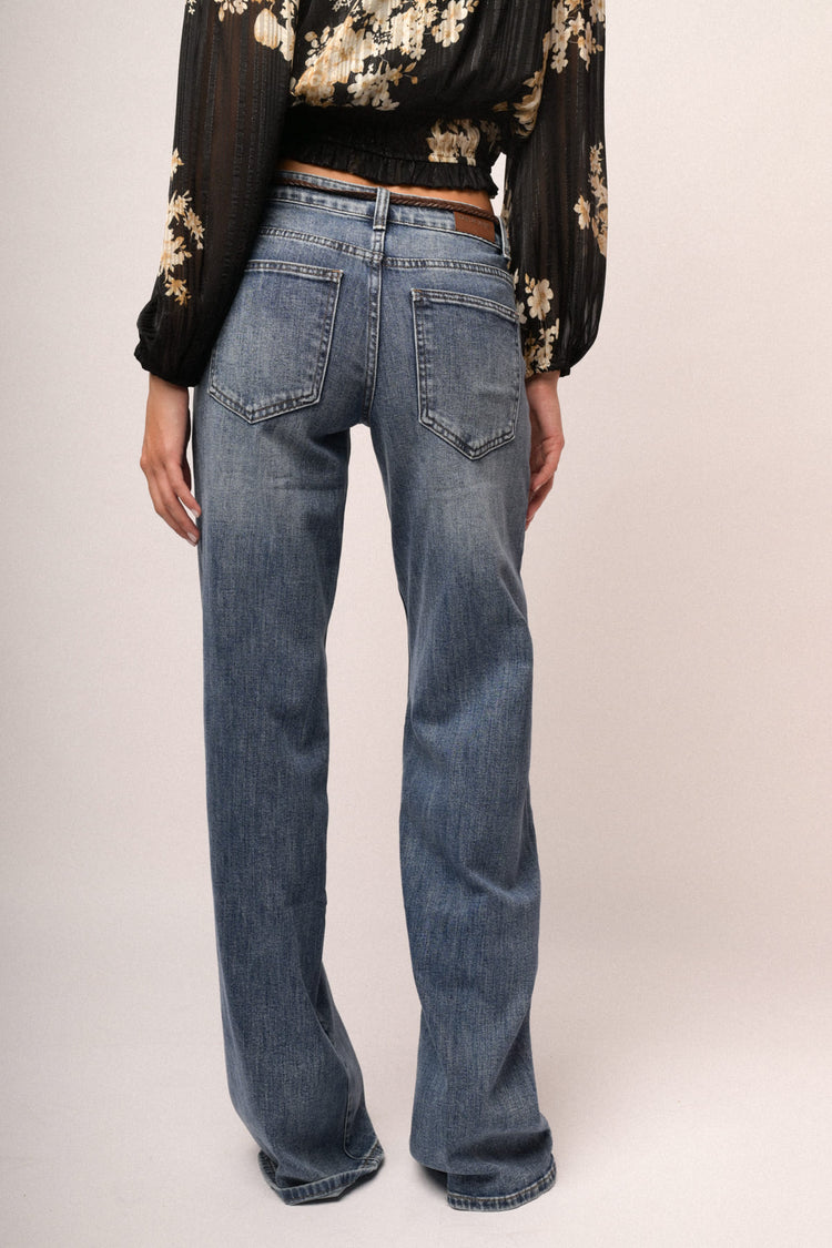 Jeans palazzo chiaro cintura
