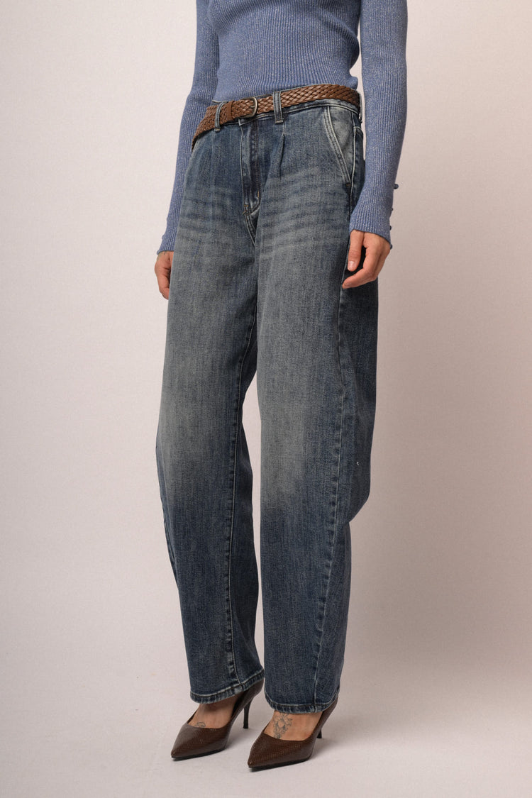 Jeans mom con cintura foulard