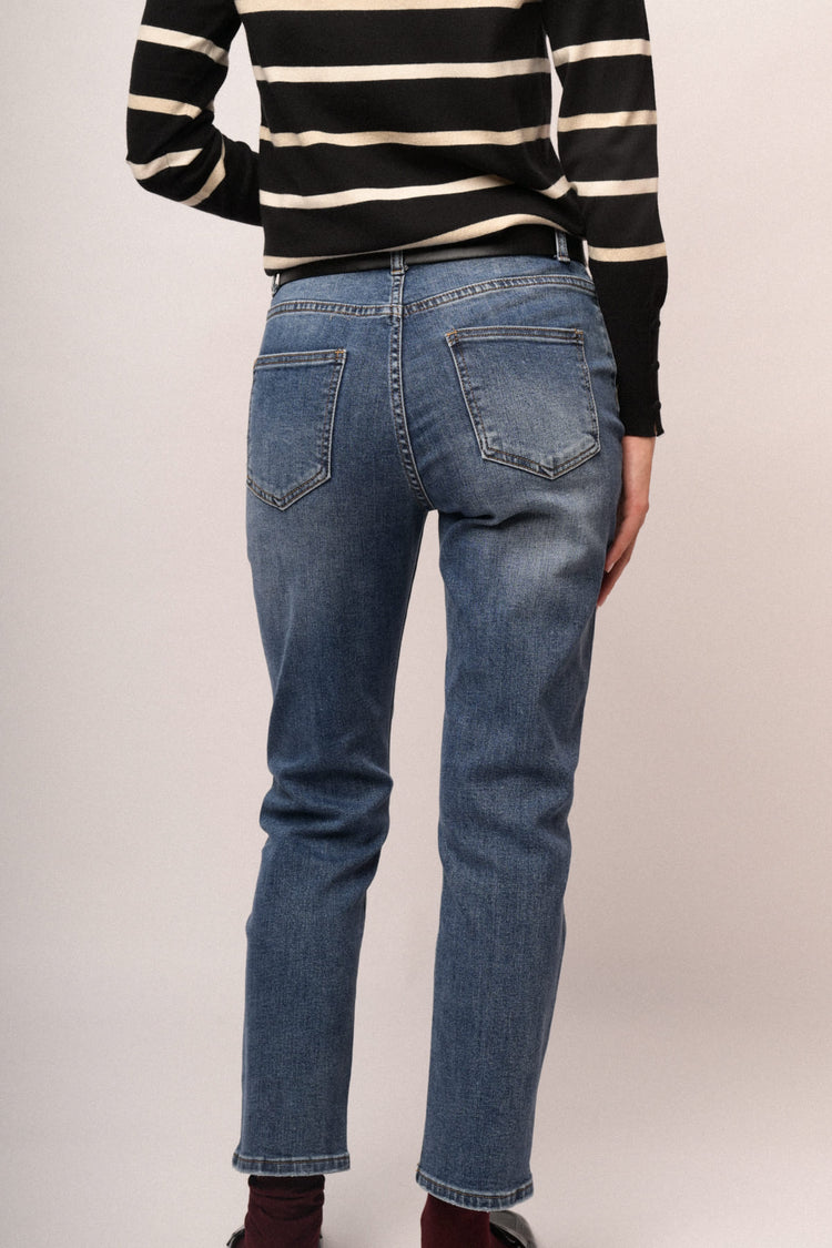 Jeans regular con cintura alta