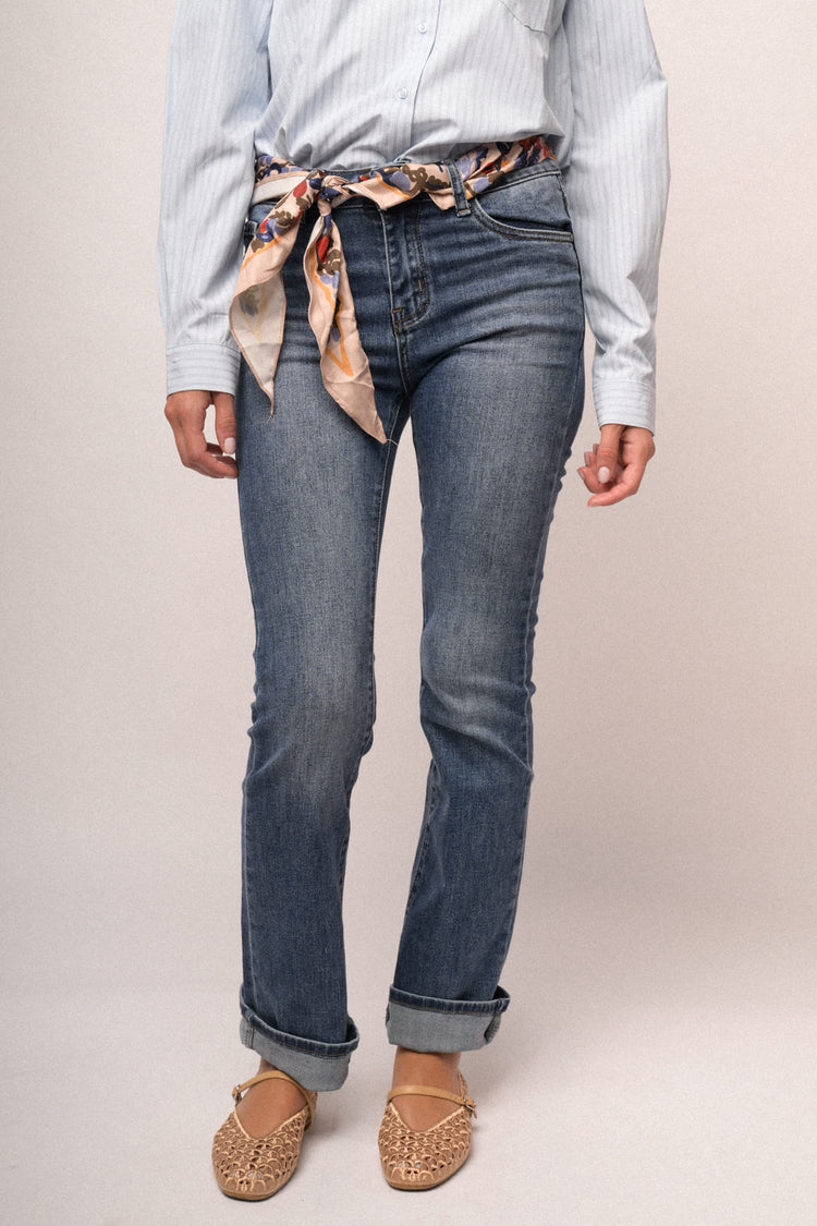Jeans zampa con foulard