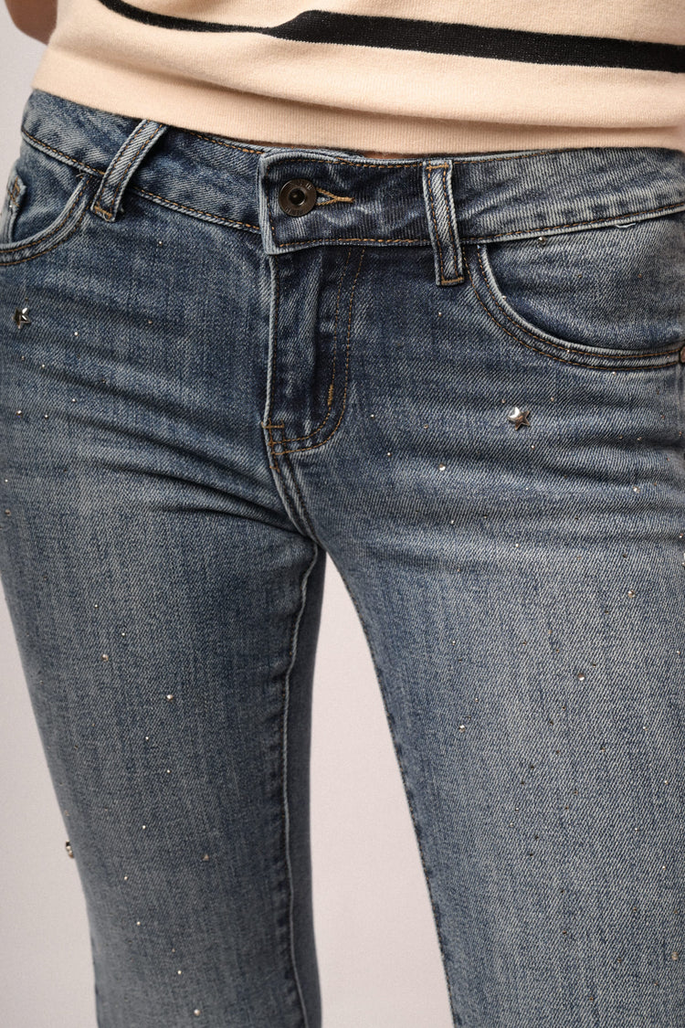 Jeans zampa con stelle e strass