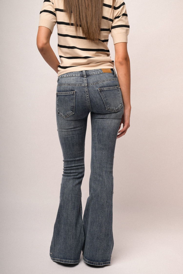 Jeans zampa con stelle e strass