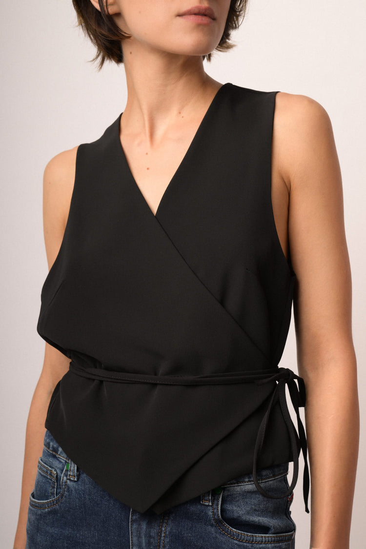 Top incrocio con laccio