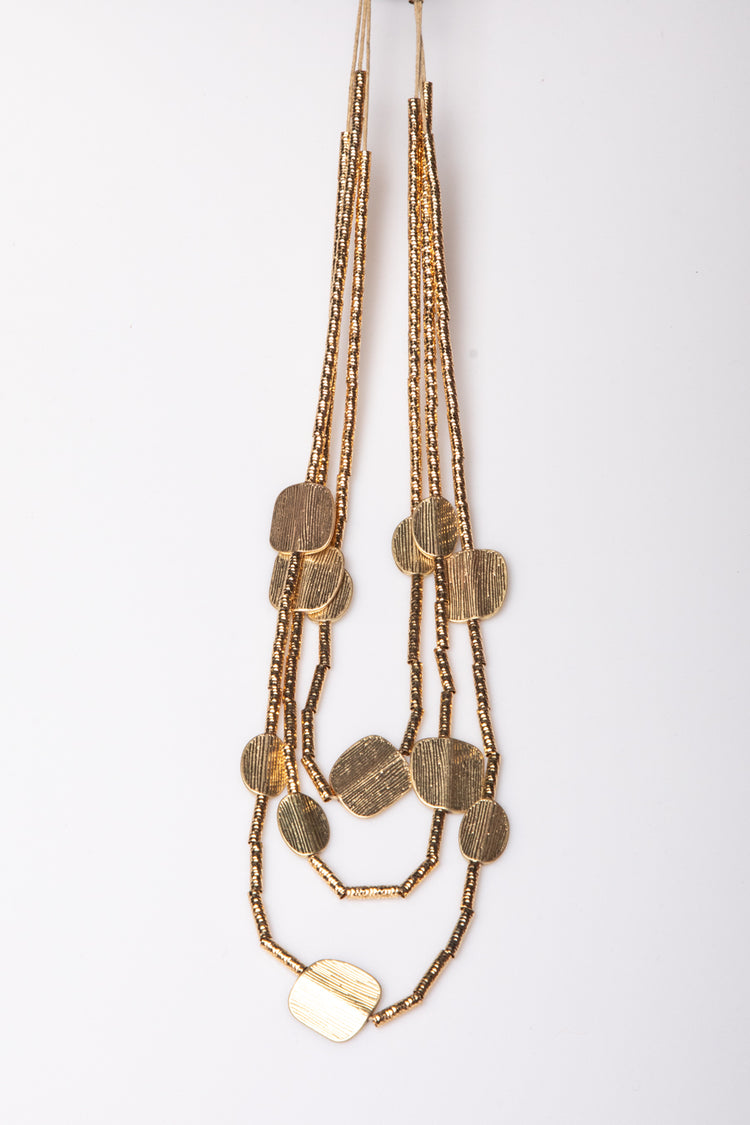 Multis-strand plates necklace