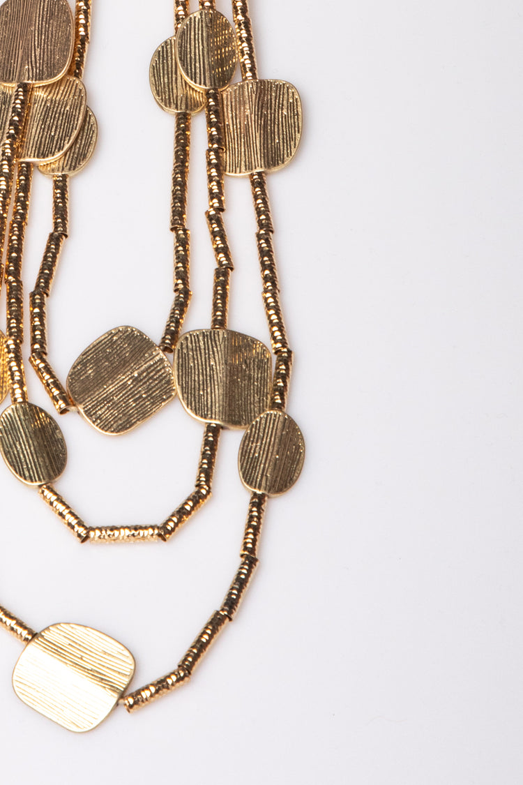 Multis-strand plates necklace
