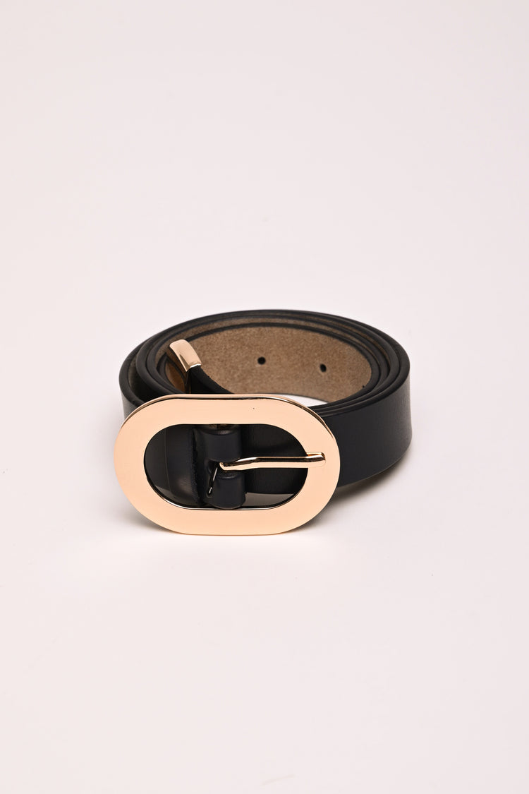 Oval buckle leather belt