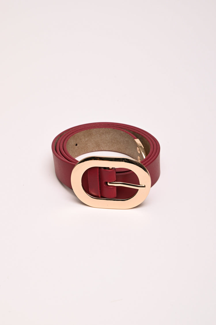 Oval buckle leather belt