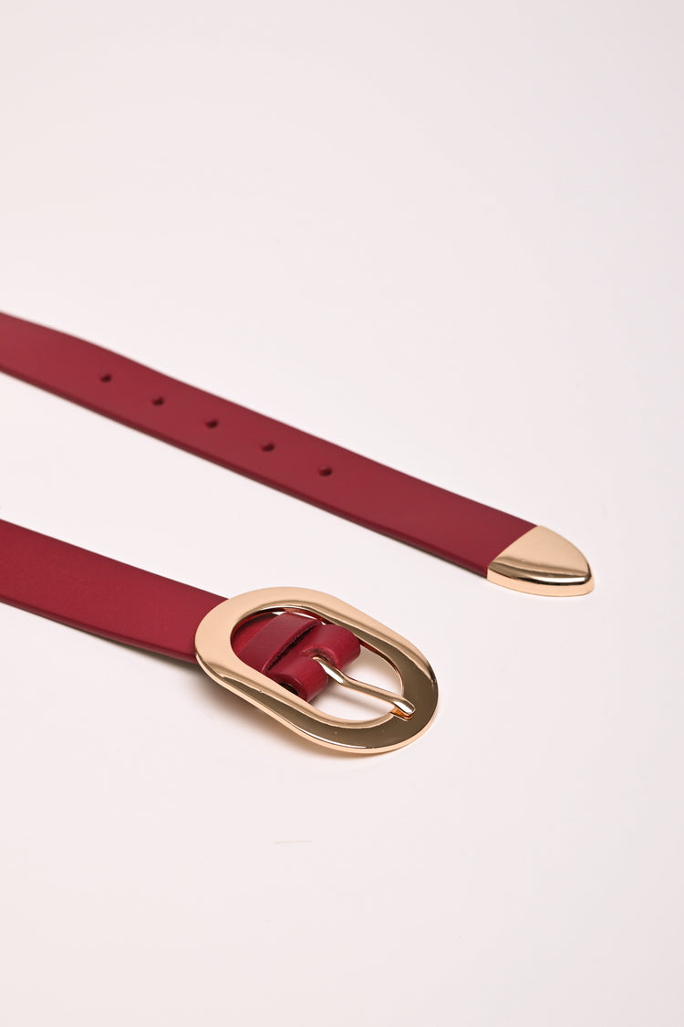 Oval buckle leather belt