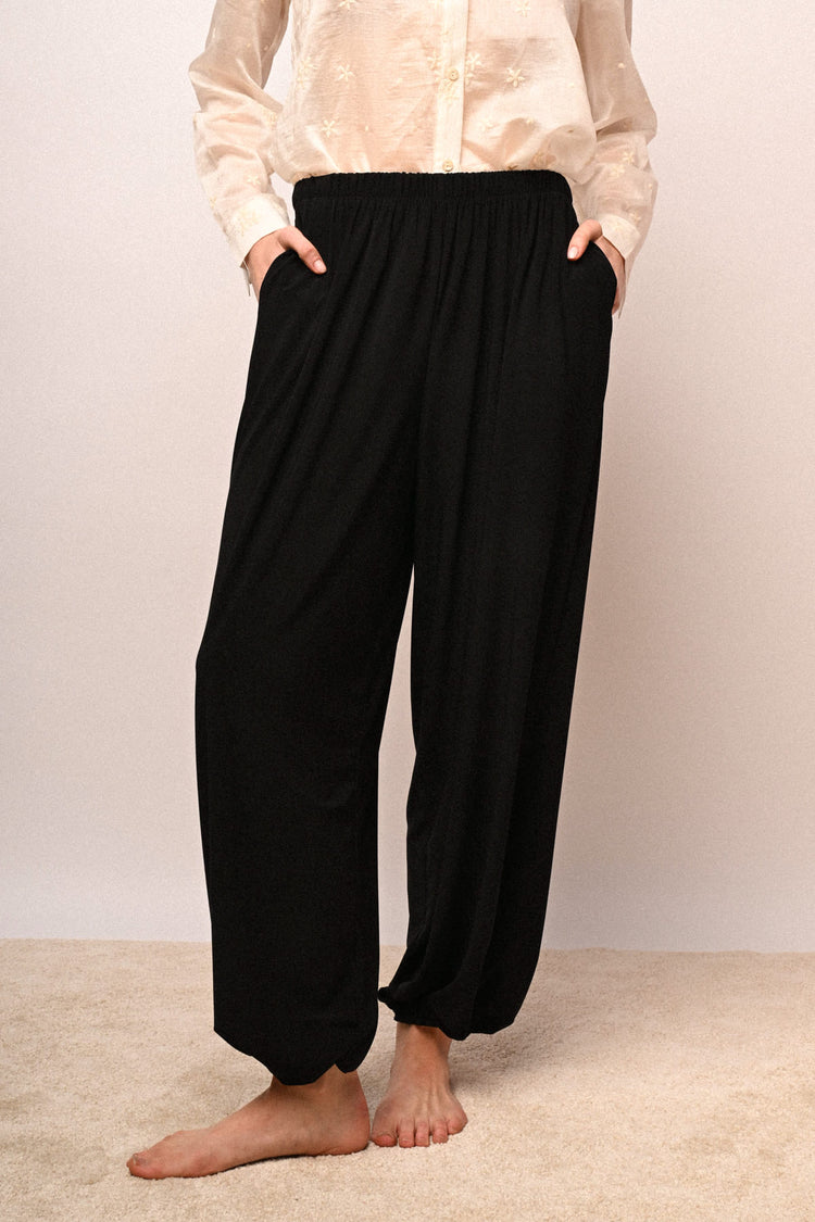 Side pockets harem pants