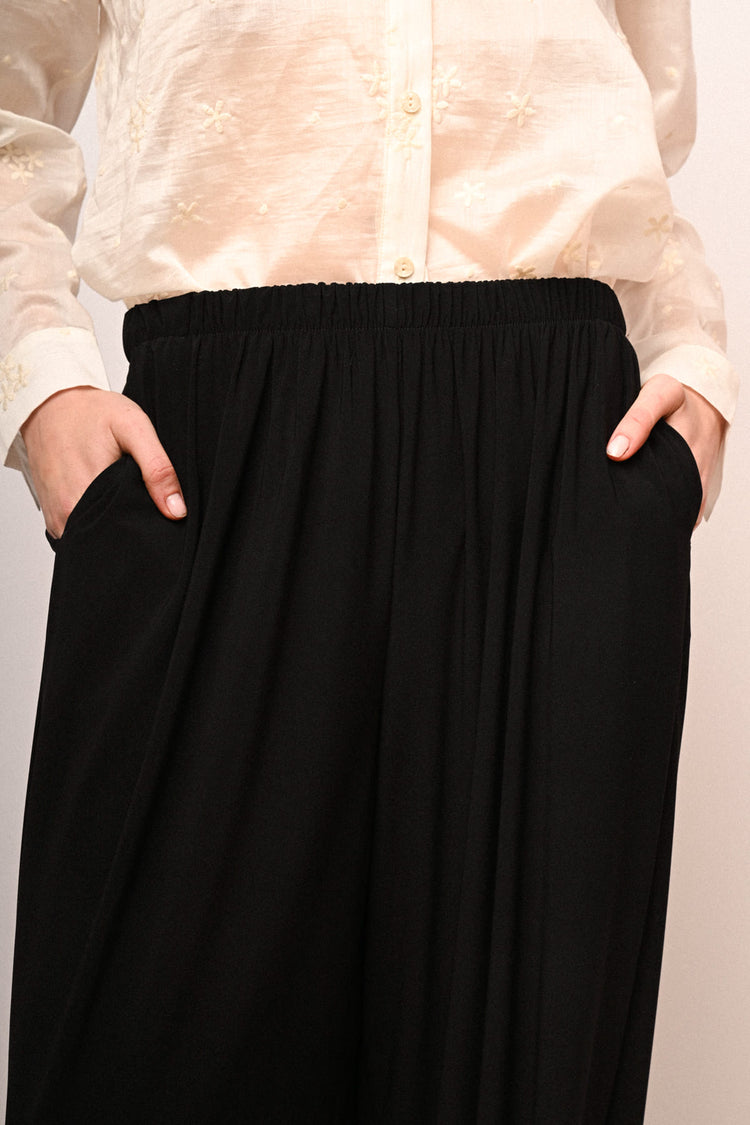 Side pockets harem pants
