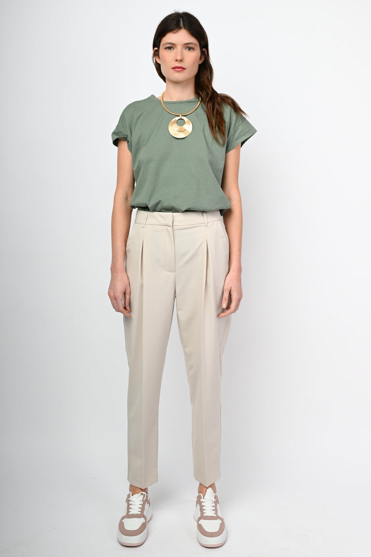 Pleated carrot-leg trousers