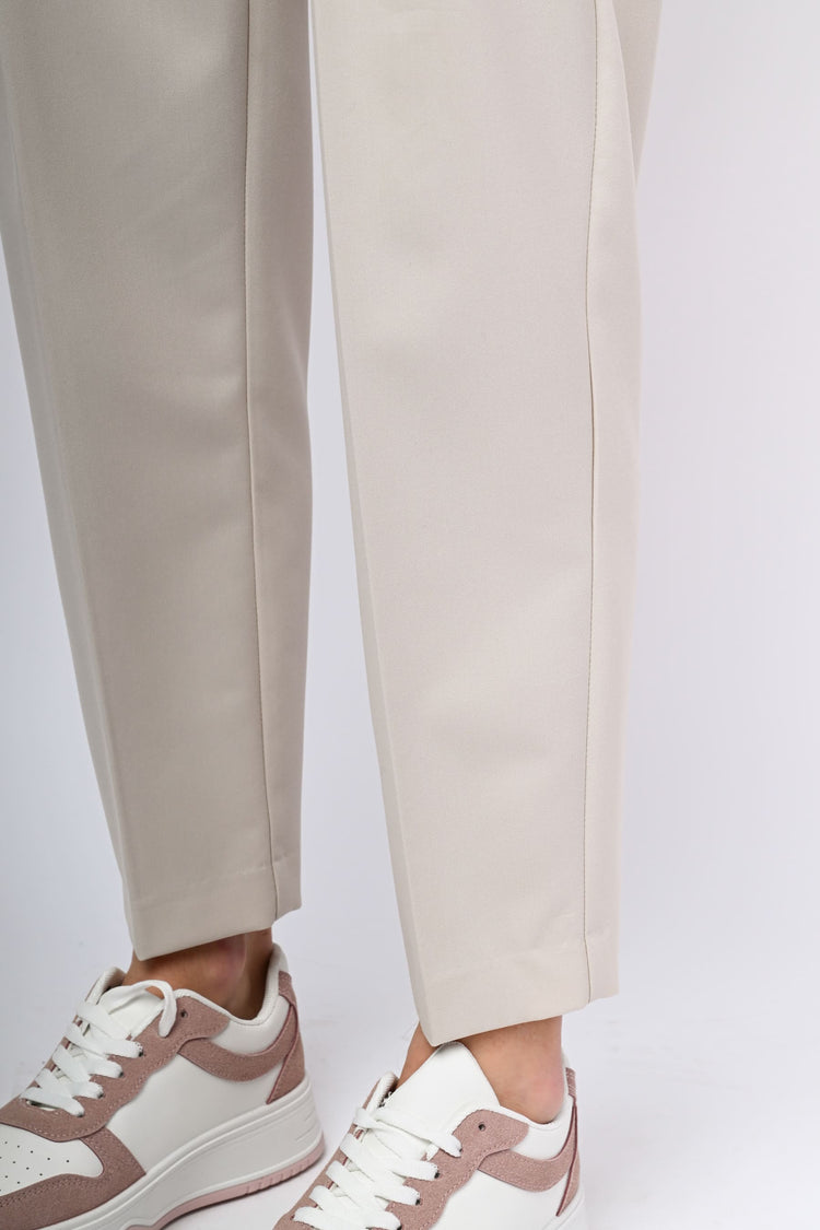 Pleated carrot-leg trousers