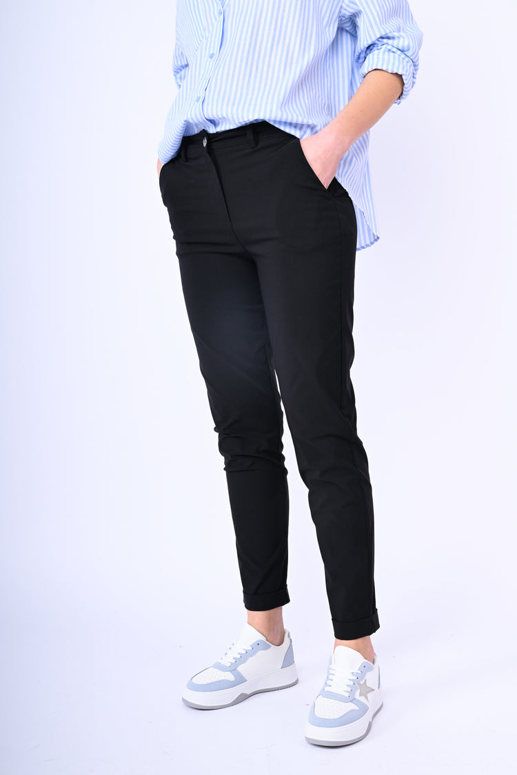 Turn-up baggy trousers