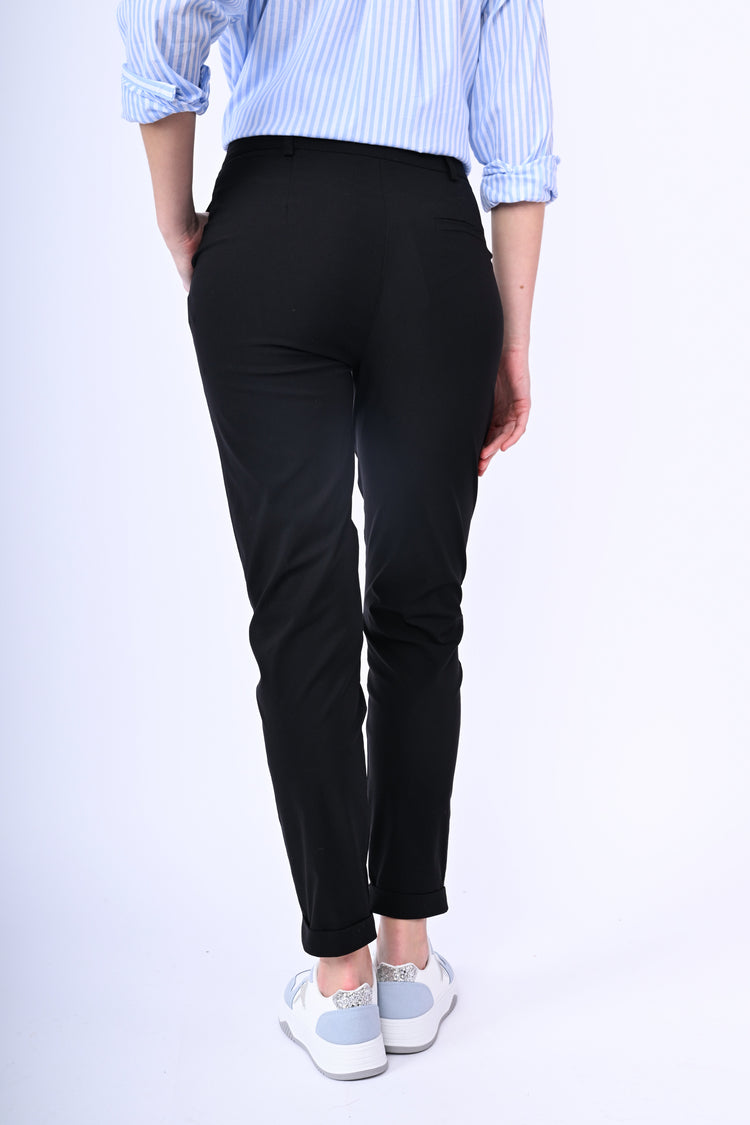 Turn-up baggy trousers