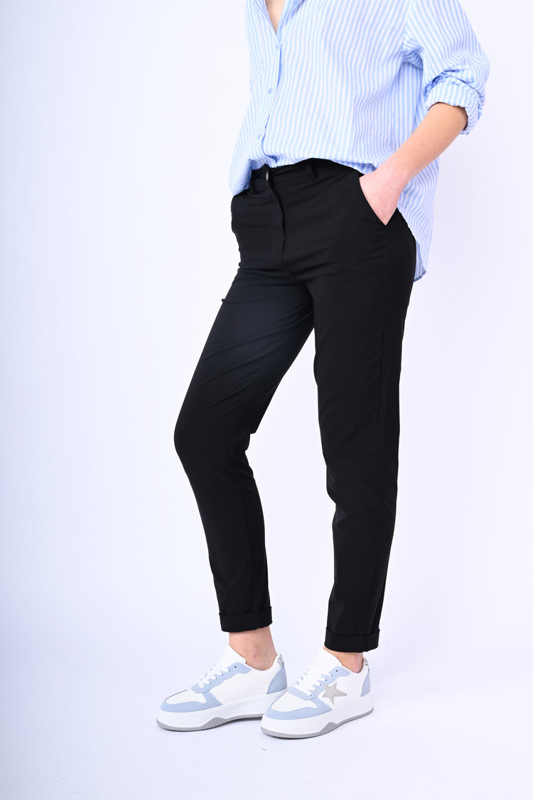 Turn-up baggy trousers