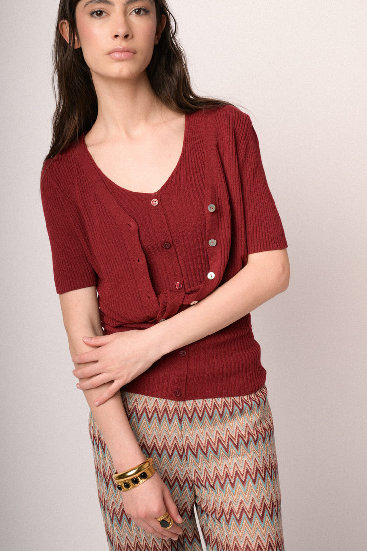 Red short-sleeved cardigan