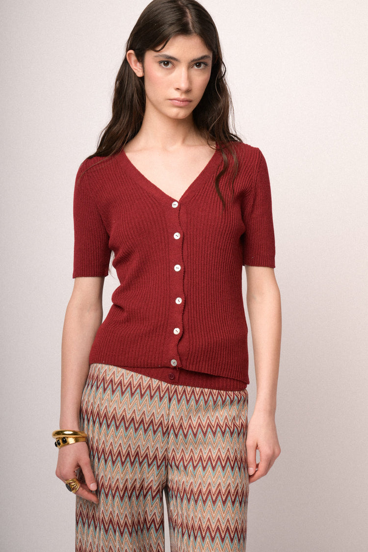 Red short-sleeved cardigan
