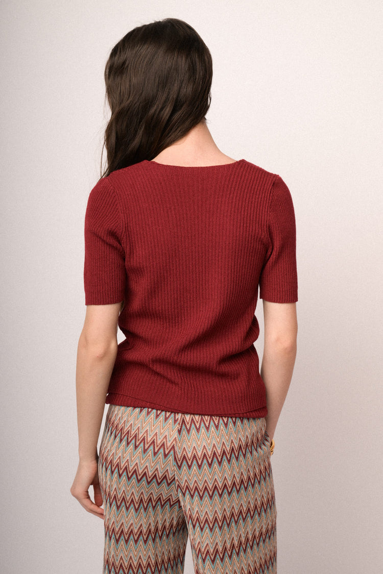 Red short-sleeved cardigan