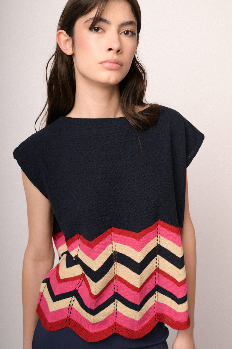 Multicolor zig-zag blue knit top