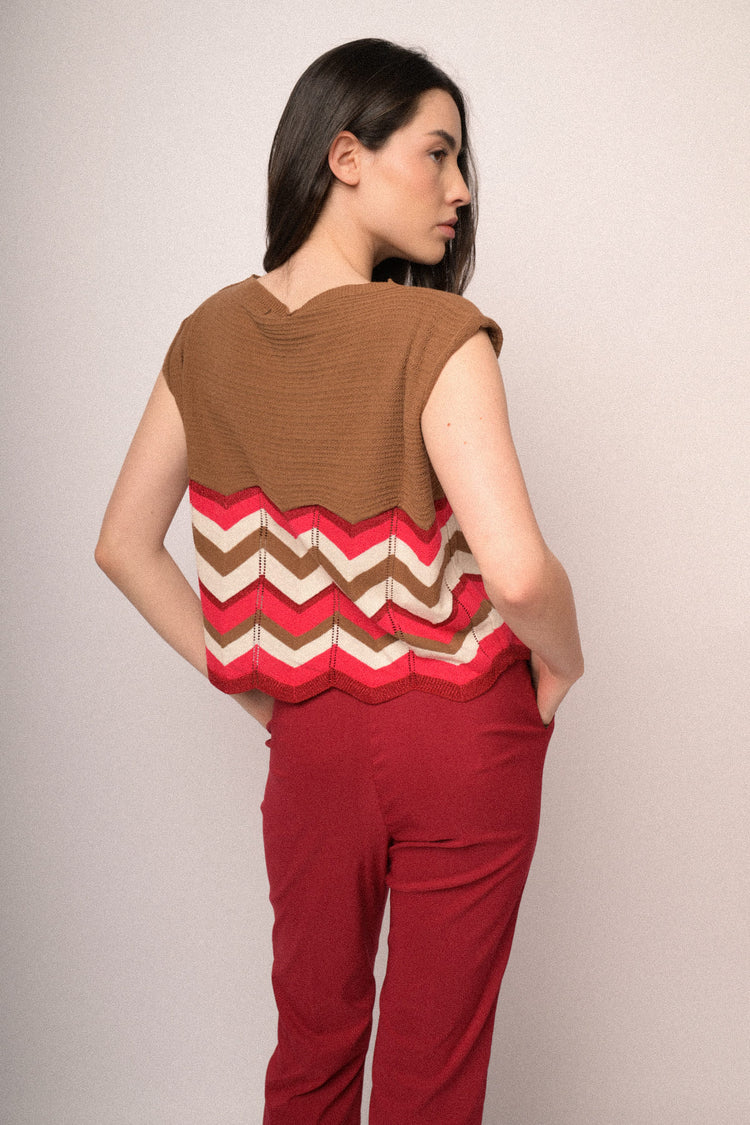Multicolor zig-zag brown knit top