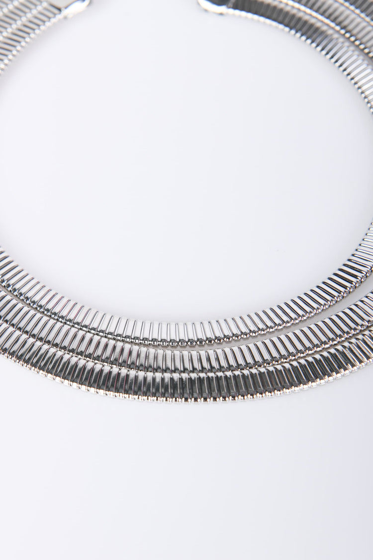 Three-strand rigid necklace
