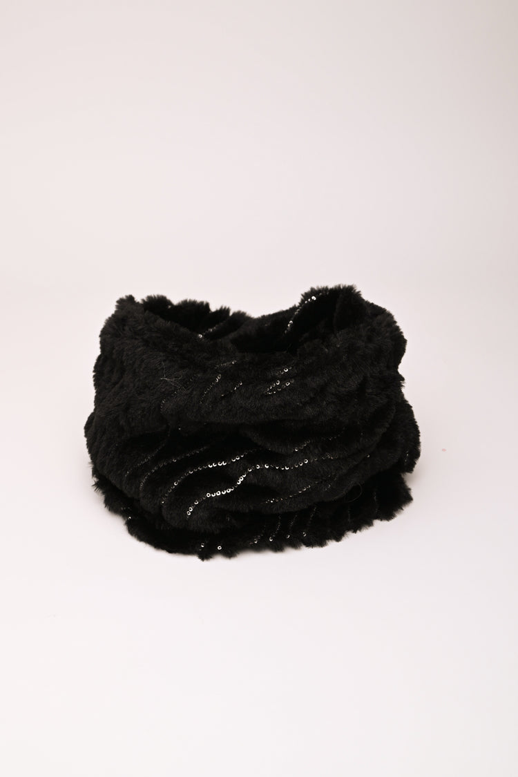 Sequin-embellished collar