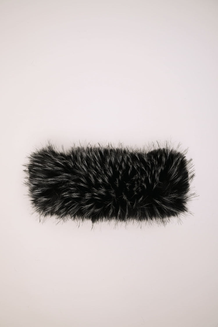 Faux fur collar